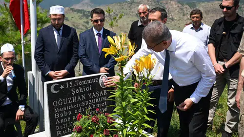 Vali Aydın Baruş, Şenkaya'da Şehit Oğuzhan Yaşar'ı Dualarla Andı