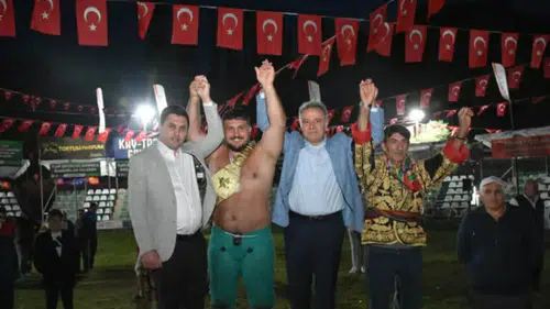 Tortum'da 660 Güreşçi Er Meydanına Çıktı! Altın Kemer Fatih Yaşarlı'nın Oldu