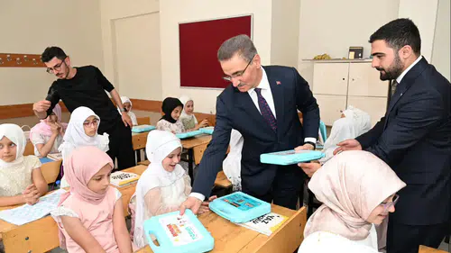 Vali Baruş, TÜGVA Yaz Okulu Öğrencileriyle Bir Araya Geldi