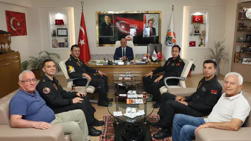 SoloTürk Ekibinden Arhavi Belediye Başkanı Turgay Ataselim’e Ziyaret
