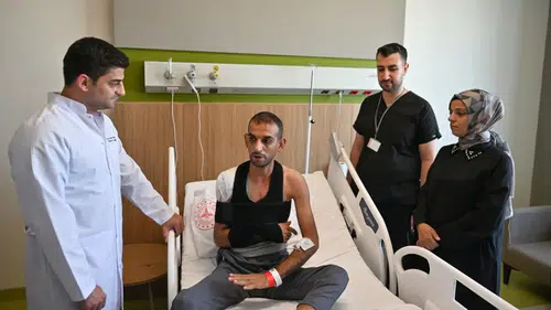 Gaziantep'te İşçi, Hasar Gören Omuz Kıkırdağını Dizinden Alınan Doku ile Yeniden Kazandı