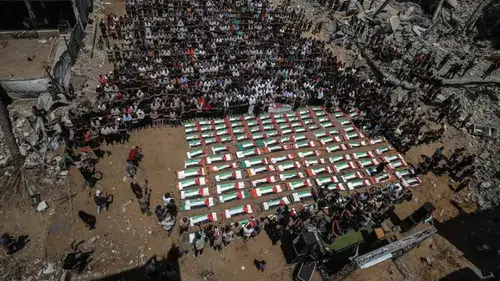 Gazze'de Bir Aile İçin 112 Kişilik Toplu Cenaze Töreni Gerçekleştirildi