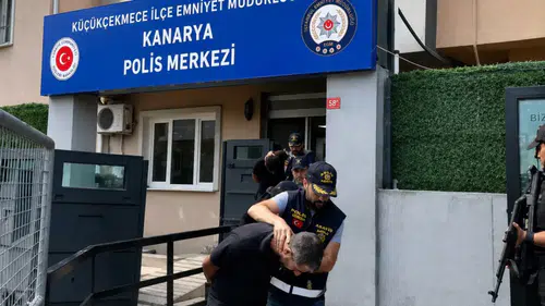 İstanbul'da düzenlenen büyük suç örgütü baskınında 6 şüpheli gözaltına alındı ve tutuklandı.