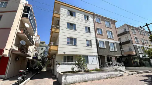 Komşu Dairede İlaçlama Skandalı: 9 Yaşındaki Çocuk Hayatını Kaybetti, Anne Yoğun Bakımda!