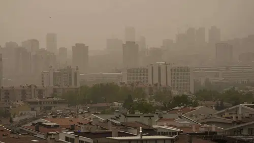 Meteorolojiden İki Büyük Uyarı: Sıcaklıklar Düşmüyor, Üstüne Toz Taşınımı Bekleniyor!