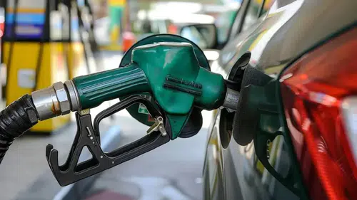 Benzine son ayların en büyük indirimi
