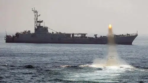 Karadeniz'de Gerilim Tırmandı: Rusya, Ukrayna Askeri Gemilerini Hedef Aldı