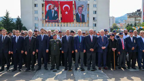 Rize’de 19 Eylül Gaziler Günü dolayısıyla çelenk sunma töreni düzenlendi