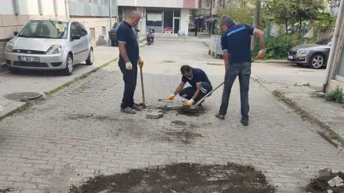 Beşikdüzü’nde Yol ve Altyapı Çalışmaları Sürüyor