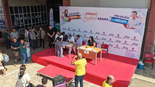 Adana’ya öğrenim görmeye gelen gençleri Büyükşehir yalnız bırakmadı