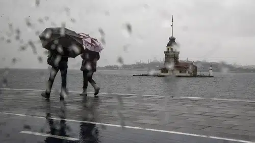 AKOM Uyardı: İstanbul’da Yağışlar Gücünü Artıracak!