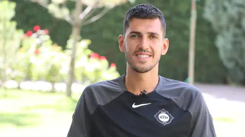 Ceyhun Gülselam Futbol Kariyerine Duygusal Bir Veda Gerçekleştirdi