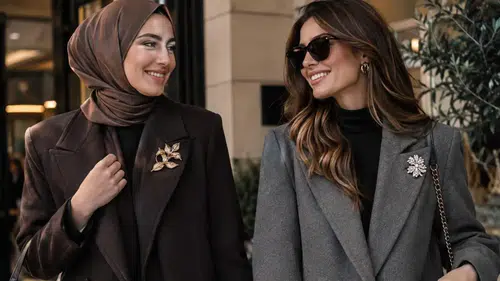 Zamanın Tozunu Atan Aksesuar: Broşlar 2026 Sonbaharında Geri Dönüş Yaptı!