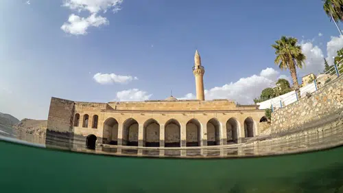 Halfeti'nin sular altında kalan köyü: Batık minare zamana meydan okuyor