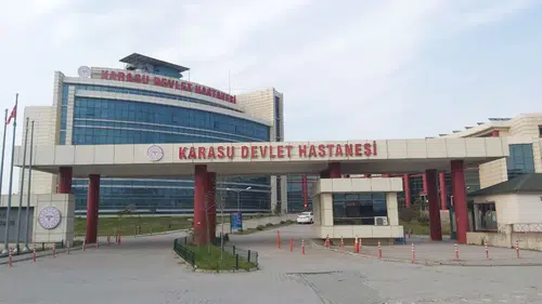 Hastalardan IBAN'la para istediği iddia edilmişti: Karasu Devlet Hastanesi'ndeki dahiliye doktoru açığa Alındı!