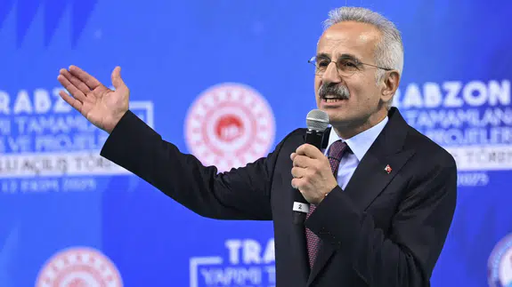 Trabzon'da Ulaşım Projeleri Açıklandı, Yeni Havalimanı ve Hızlı Tren Müjdesi Verildi