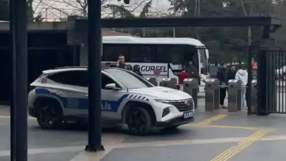 Beyoğlu’nda üniversite kampüsünde bıçaklı kavga: 1 yaralı