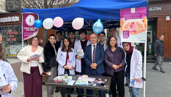 Trabzon'da Kanser Haftası'nda Farkındalık Etkinliği Düzenlendi