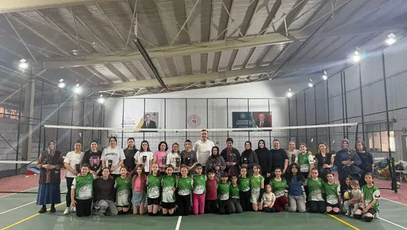 Artvin’de Anneler Günü’ne Özel Voleybol Etkinliği Düzenlendi