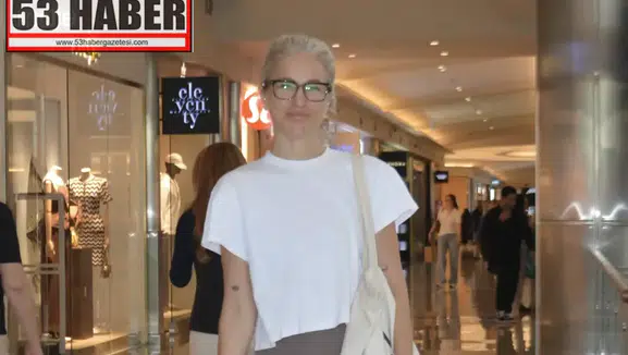Burcu Esmersoy, İstinyePark'ta Spor Şıklığıyla Dikkatleri Üzerine Çekti!