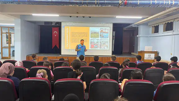 Yomra Müftülüğü'nden Yaz Kur'an Kursu Öğrencilerine Diyanet Gençlik Hizmetleri Tanıtımı