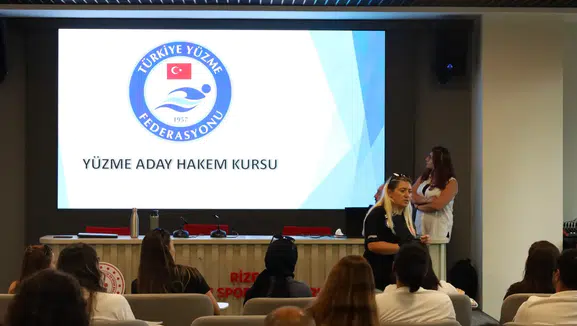 Rize’de Yüzme Hakemliğine Yeni Adım: Aday Hakem Kursu Düzenleniyor