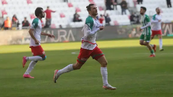 Karşıyaka, eski golcüsüyle yeni bir sözleşme imzaladı!