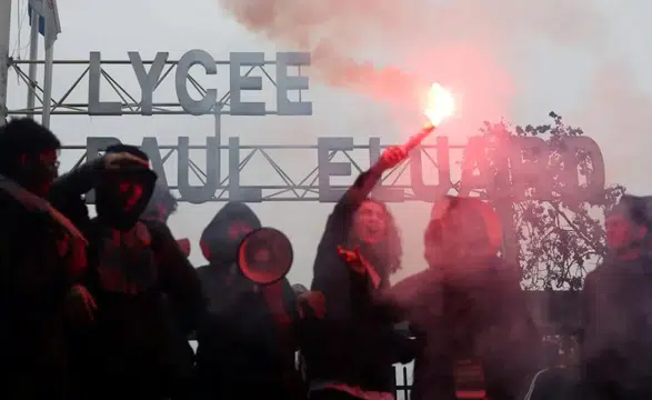 Fransa'dan Belçika'ya sıçradı! Yüzlerce öğrenci eylemde