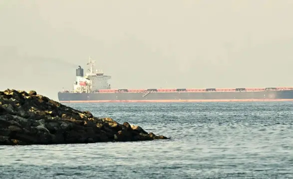 Hürmüz Boğazı'ndaki gemi geçişleri düştü, enerji fiyatları ve tedarik zinciri endişeleri artıyor
