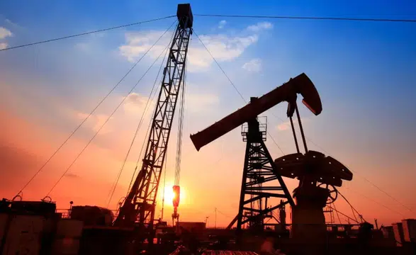 Petrol fiyatları yükseliyor; Hürmüz Boğazı'ndaki gerilim arz endişelerini artırıyor