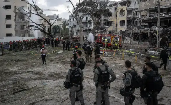 İsrail'e İran'dan füzeli saldırı: Tel Aviv'de patlamalar ve yaralılar var