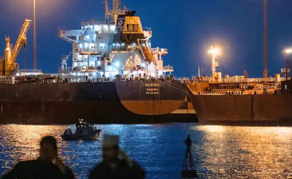 Basra Körfezi'nde 1900 gemi mahsur, enerji arzında endişe verici dalgalanmalar yaşanıyor