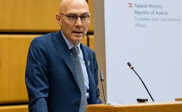 Liderlerin Görevi: Toplumların Gerçek Yüzünü Yansıtmak
