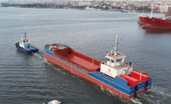 Ege Denizi'nde Kargo Gemisi Alabora Oldu: Kurtarma Çalışmaları Başlatıldı