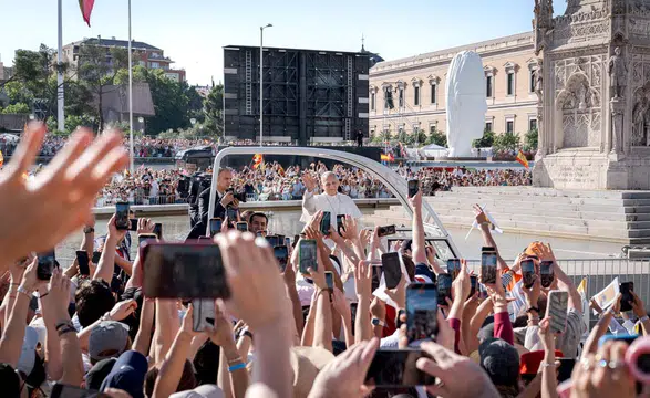 Madrid'de Papa izdihamı: Açık hava ayinine milyonlar akın etti