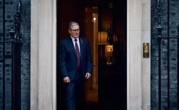 Starmer: Sosyal Medya Yasağı ile Gençlere Çocukluklarını İade Ediyoruz