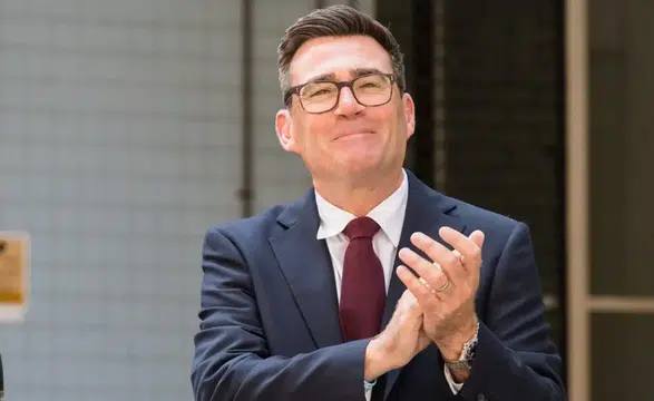 Starmer dönemi resmen bitti! İngiltere'de Burnham görevi devraldı