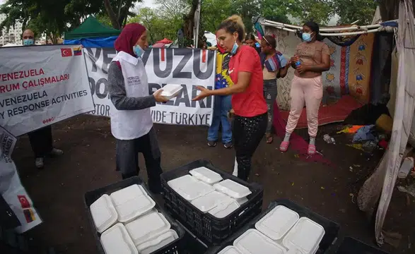 Yeryüzü Doktorları yaraları sarmak için Venezuela'da