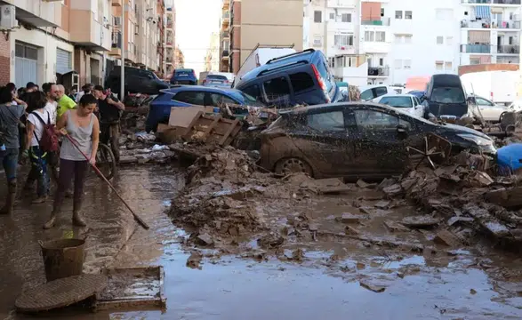 İspanya'da fırtına alarmı! 100'den fazla uçuş iptal edildi