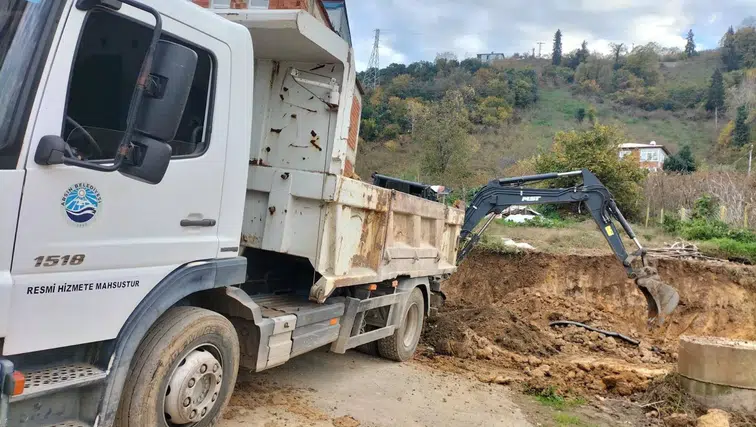 Arsin’de Fen İşleri Ekipleri Sahada: Mahalle Mahalle Yoğun Çalışma
