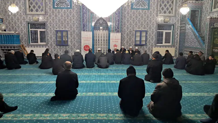 Oltu’da Geleneksel Sabah Namazı Buluşması Yunus Emre Camii’nde Gerçekleştirildi