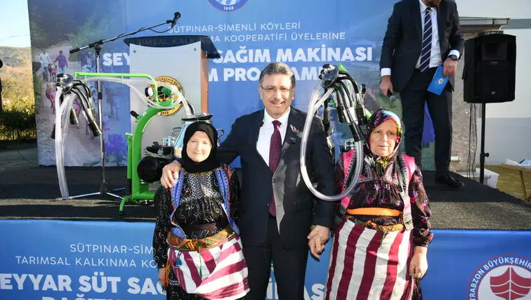 Trabzon'da süt üreticilerine 40 seyyar sağım makinesi desteği verildi