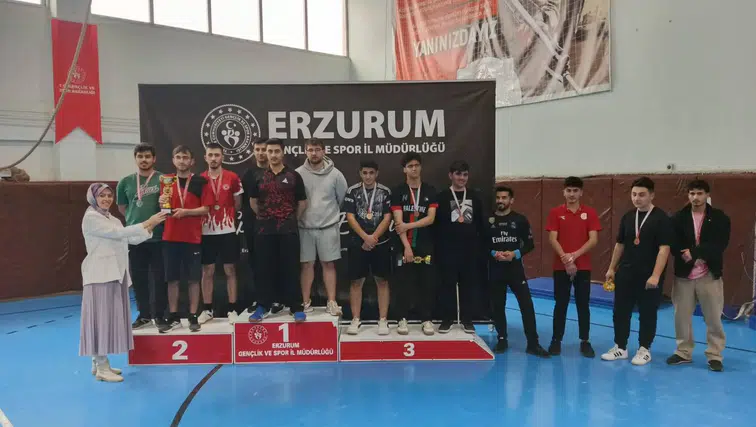Masa Tenisi İl Birinciliği sona erdi, şampiyonlar kupalarını aldı!