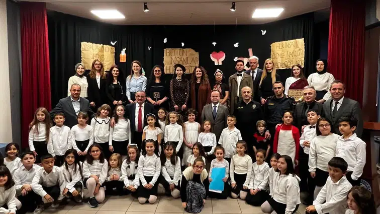 Hopa’da Dünya İnsan Hakları Günü Programı Düzenlendi