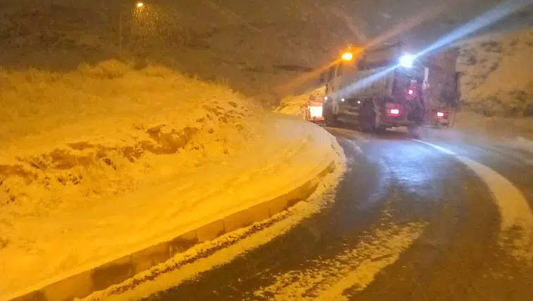 Bayburt’ta Karla Mücadele Aralıksız Sürüyor, Eğitime 1 Gün Ara Verildi