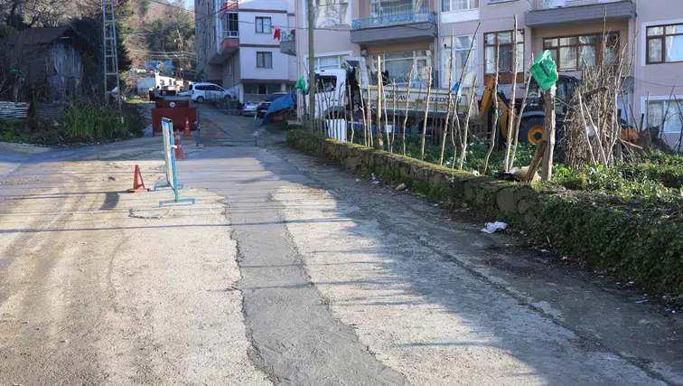 Arhavi’de Yol Onarım ve Betonlama Çalışmaları Sürüyor