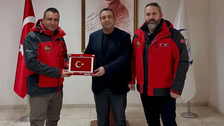 Erzurum'da Minik Eller Üşümesin Projesi ile Sarıkaşık Mahallesi'ne kütüphane kazandırılıyor