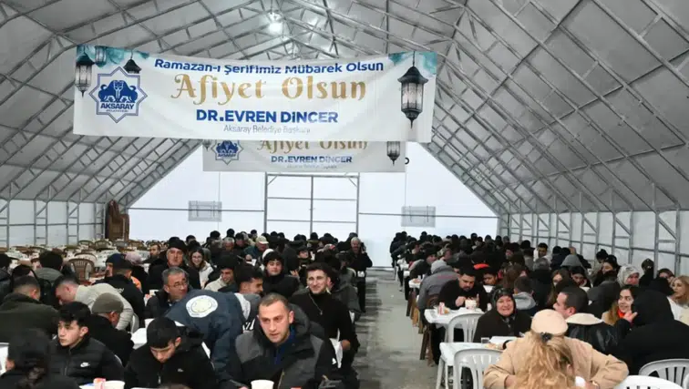 Aksaray Belediyesi iftar çadırlarında 3 binden fazla vatandaş aynı sofrada buluşuyor