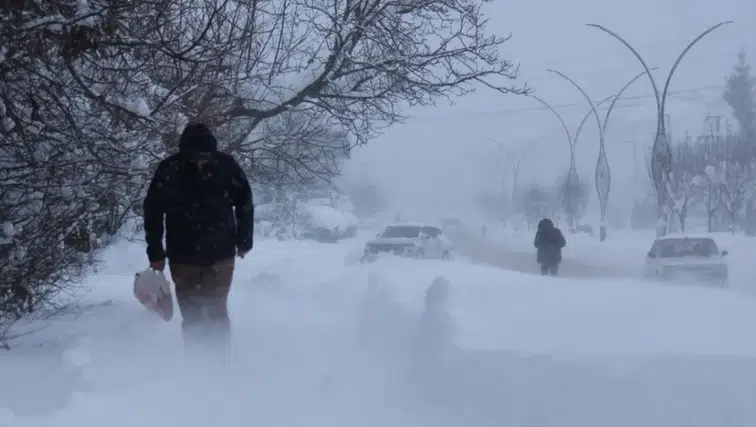 Kar yağışı 6 ilde ulaşımı aksattı