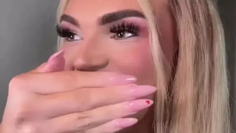 15 Bin Sterlinlik Diş Kaplaması Sosyal Medyada Gündem Oldu